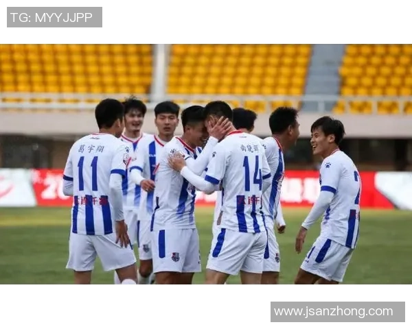 重庆足球队顶级球星引领球队重塑辉煌梦想再现山城绿茵激情